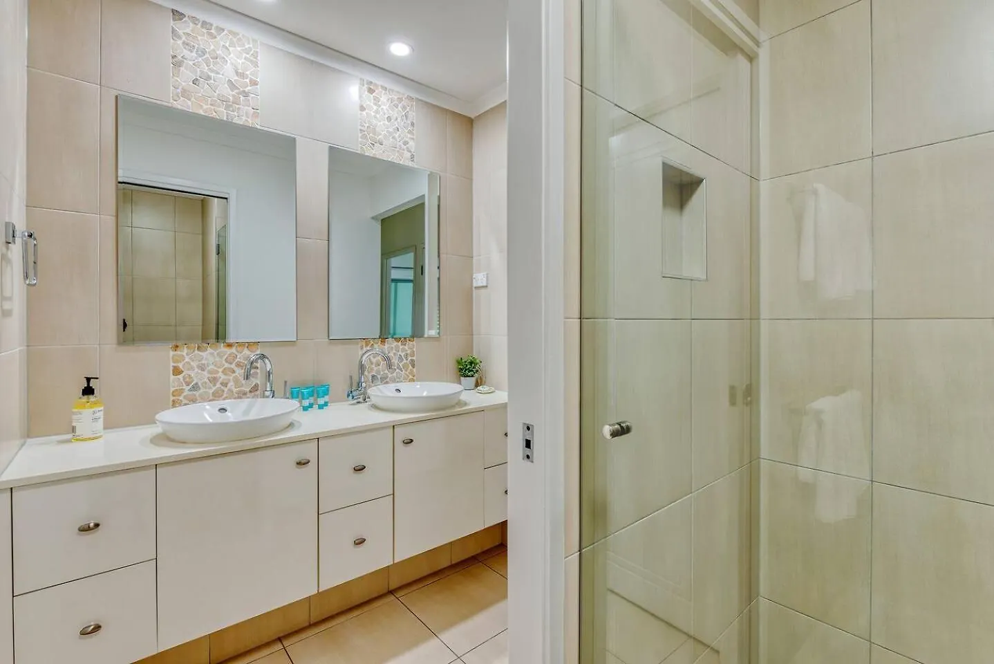 Opal Dreams - Your Gateway To Beachfront Bliss Palm Cove Apartment